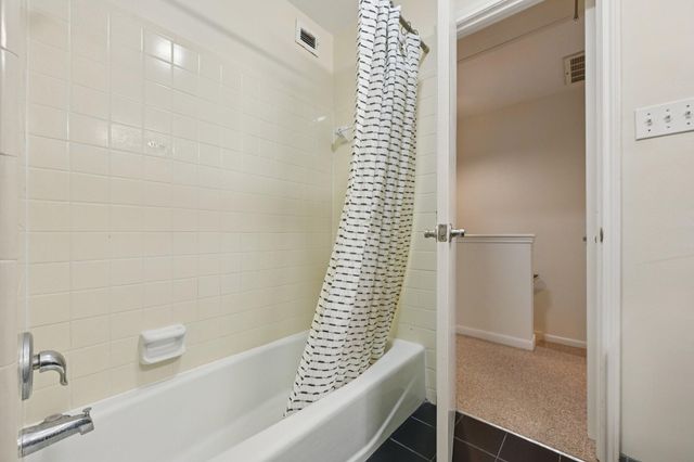 5813 Doliver Drive 72, Houston, TX 77057