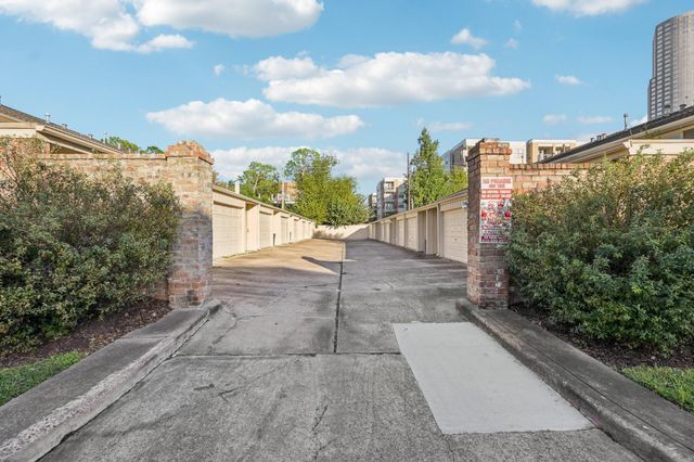 5813 Doliver Drive 72, Houston, TX 77057