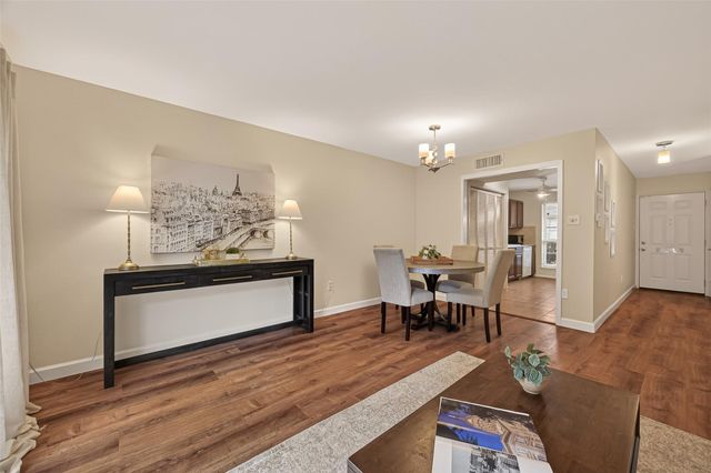 5813 Doliver Drive 72, Houston, TX 77057