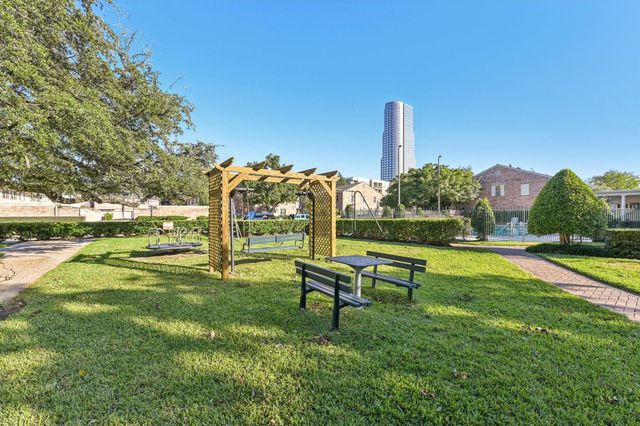 5813 Doliver Drive 72, Houston, TX 77057