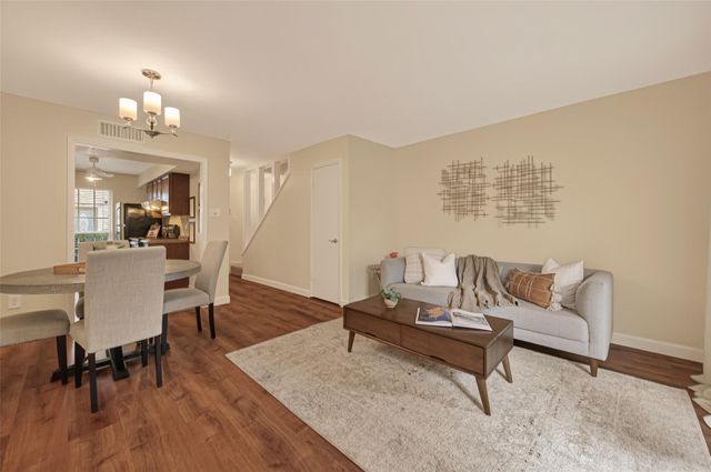 5813 Doliver Drive 72, Houston, TX 77057