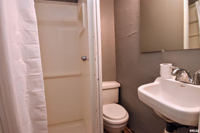 828 N Garfield Ave Apt 2, Peoria, IL 61606