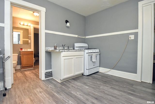 828 N Garfield Ave Apt 2, Peoria, IL 61606