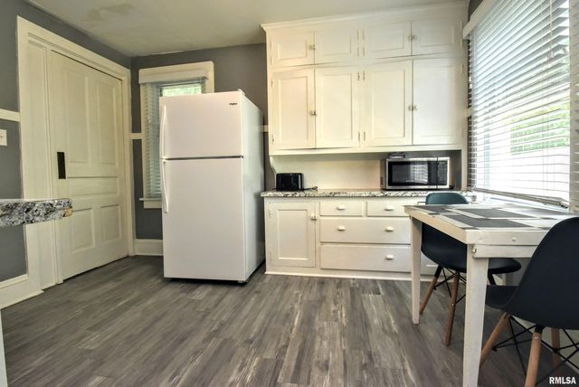 828 N Garfield Ave Apt 2, Peoria, IL 61606