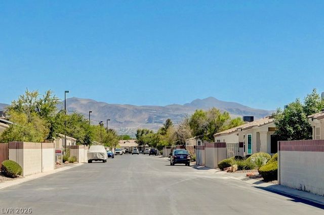 4945 Mascaro Drive, Las Vegas, NV 89122