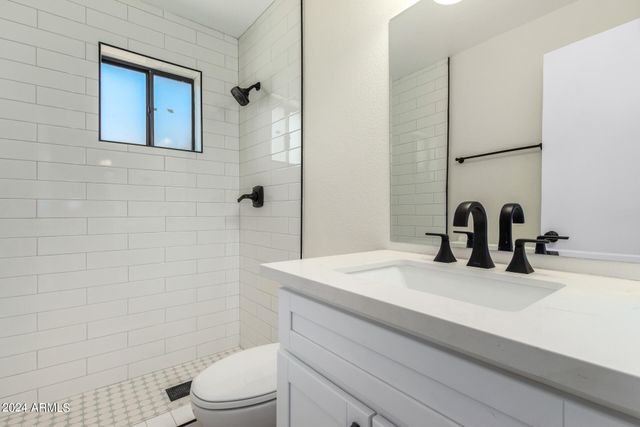 6813 E AVALON Drive, Scottsdale, AZ 85251