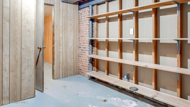 2706 Lime Kiln Ln, Louisville, KY 40222