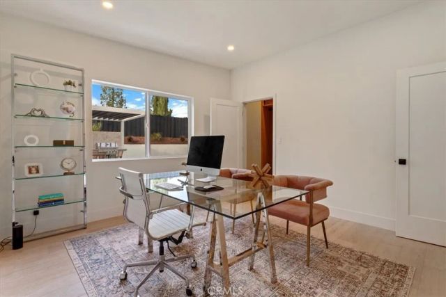 23755 Clarendon, Woodland Hills, CA 91367