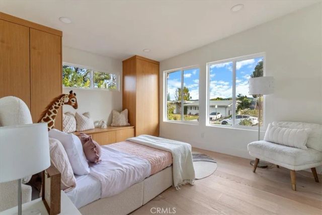 23755 Clarendon, Woodland Hills, CA 91367