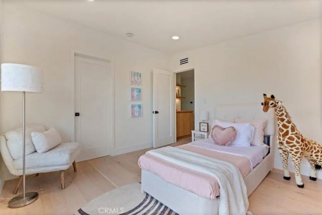 23755 Clarendon, Woodland Hills, CA 91367