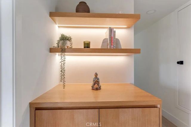 23755 Clarendon, Woodland Hills, CA 91367