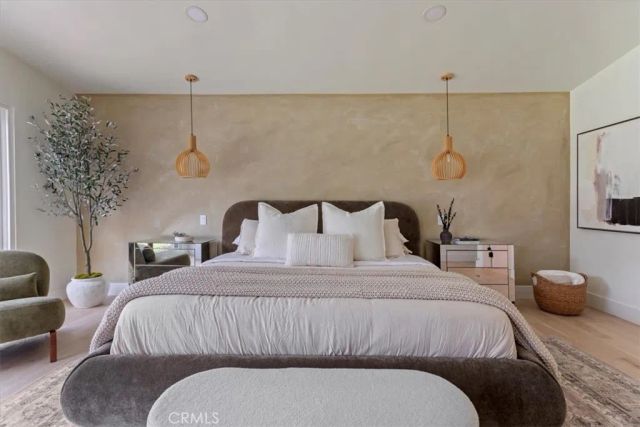 23755 Clarendon, Woodland Hills, CA 91367