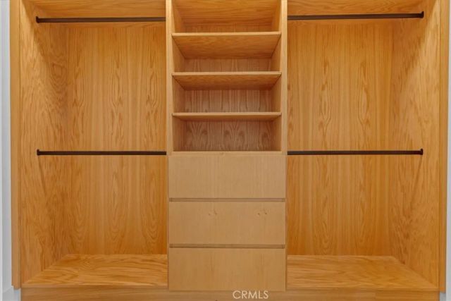 23755 Clarendon, Woodland Hills, CA 91367