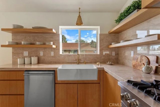 23755 Clarendon, Woodland Hills, CA 91367