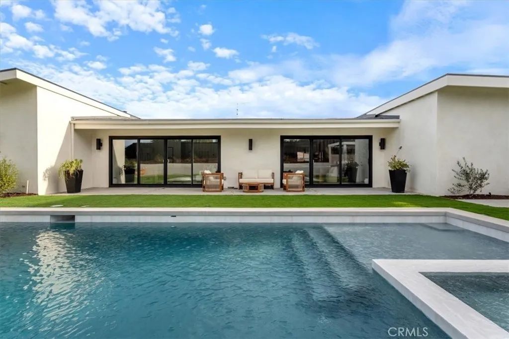 23755 Clarendon, Woodland Hills, CA 91367