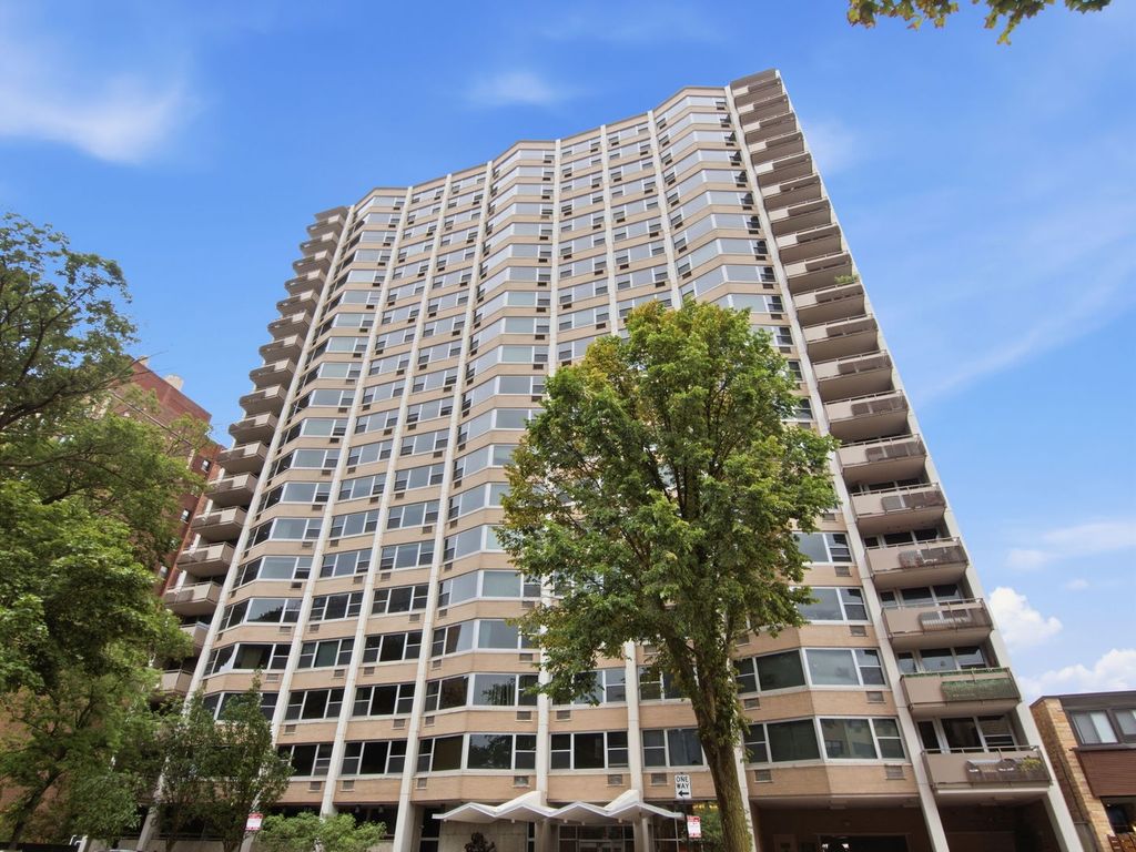 555 W Cornelia Avenue 1002, Chicago, IL 60657 — exterior