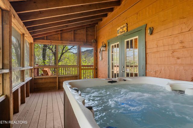 4388 Carolina Cove Way, Sevierville, TN 37863