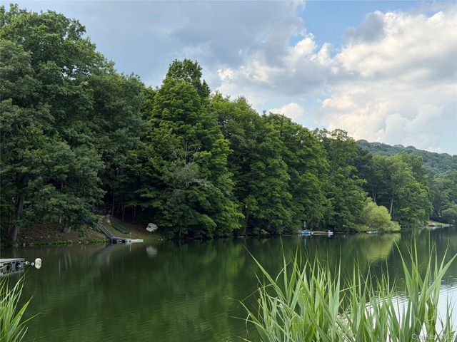 222 Beach Drive, Mahopac, NY 10541