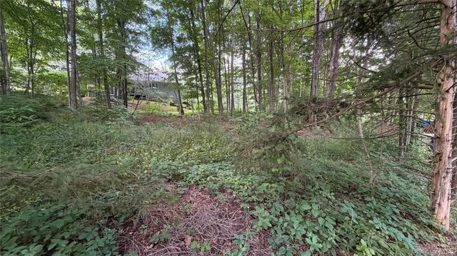 222 Beach Drive, Mahopac, NY 10541