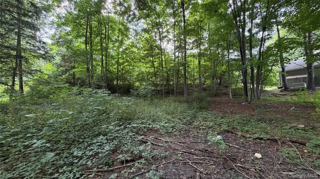 222 Beach Drive, Mahopac, NY 10541
