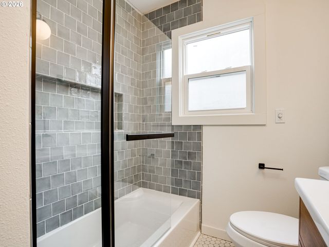 3915 NE Stanton ST, Portland, OR 97212