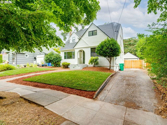 3915 NE Stanton ST, Portland, OR 97212