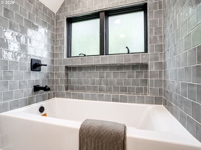 3915 NE Stanton ST, Portland, OR 97212