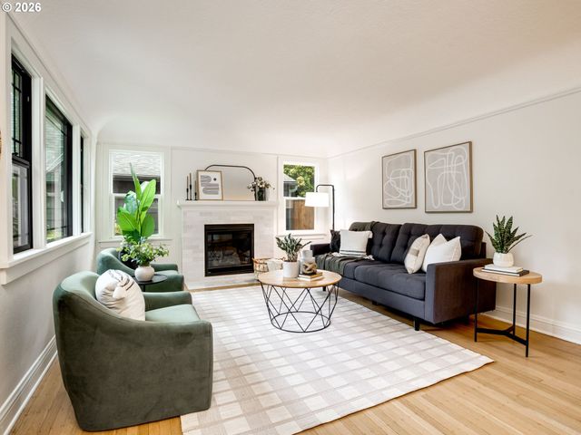 3915 NE Stanton ST, Portland, OR 97212