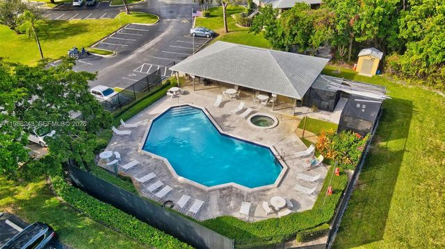 588 Trace Cir 211, Deerfield Beach, FL 33441