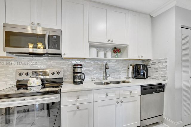 588 Trace Cir 211, Deerfield Beach, FL 33441