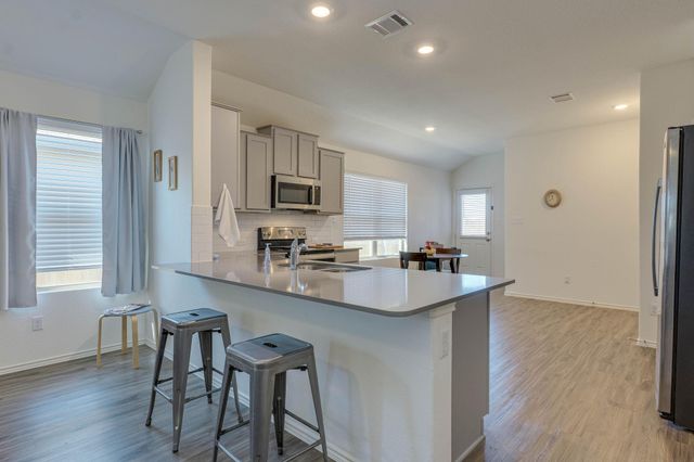 557 Greatest Gift WAY, Jarrell, TX 76537