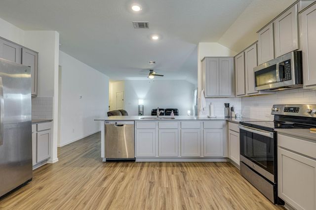 557 Greatest Gift WAY, Jarrell, TX 76537