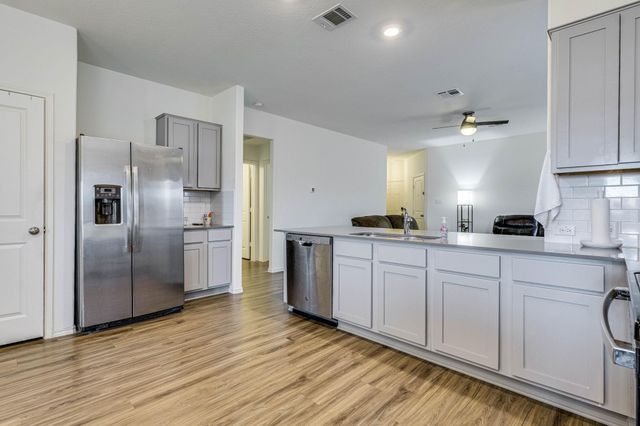 557 Greatest Gift WAY, Jarrell, TX 76537