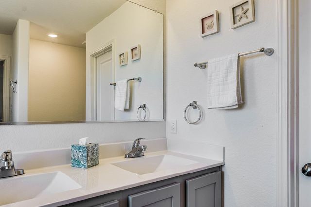 557 Greatest Gift WAY, Jarrell, TX 76537