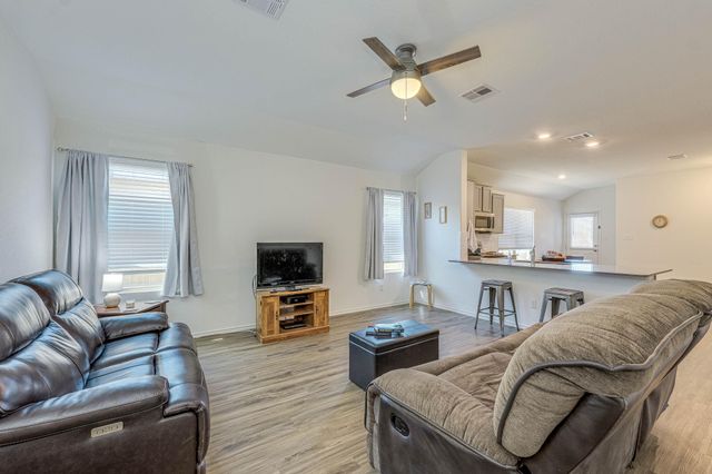 557 Greatest Gift WAY, Jarrell, TX 76537