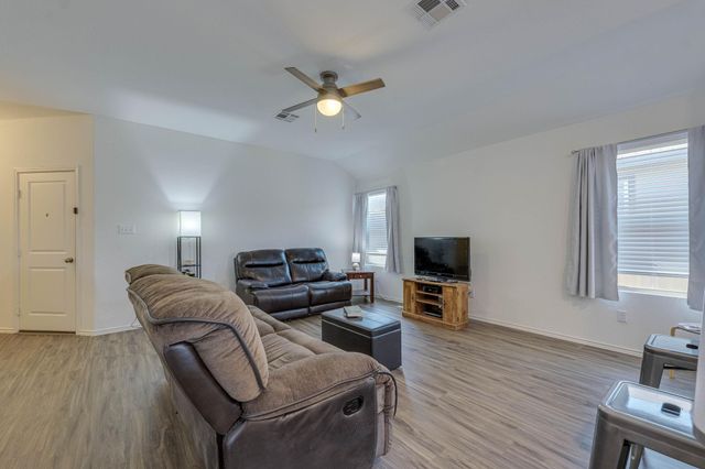 557 Greatest Gift WAY, Jarrell, TX 76537