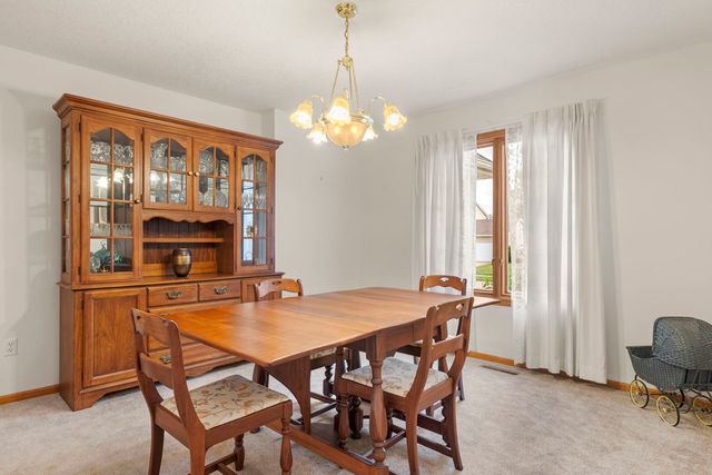 915 Pleasant Hill Drive, De Witt, IA 52472