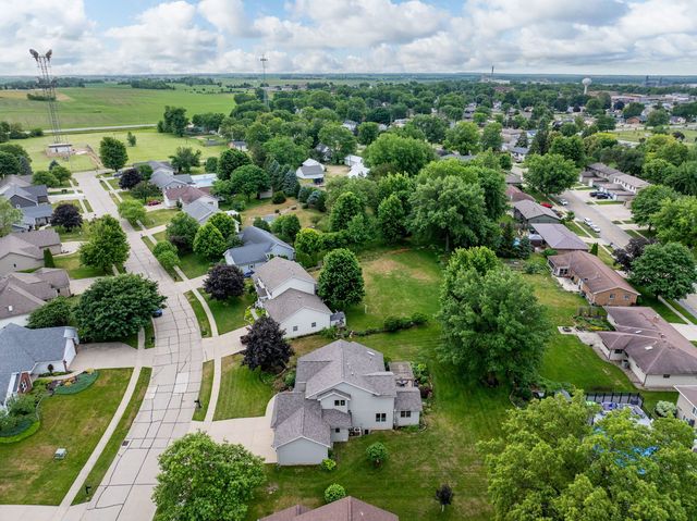 915 Pleasant Hill Drive, De Witt, IA 52472