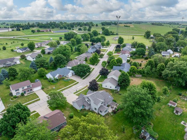 915 Pleasant Hill Drive, De Witt, IA 52472