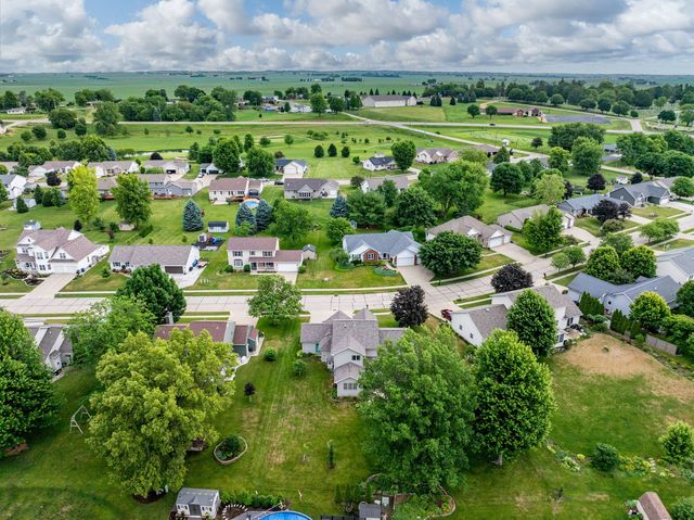 915 Pleasant Hill Drive, De Witt, IA 52472