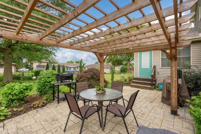 915 Pleasant Hill Drive, De Witt, IA 52472