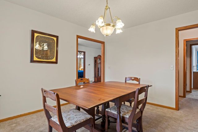 915 Pleasant Hill Drive, De Witt, IA 52472