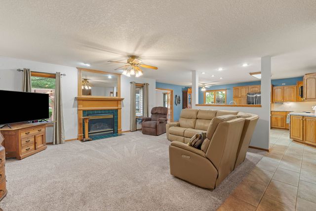 915 Pleasant Hill Drive, De Witt, IA 52472
