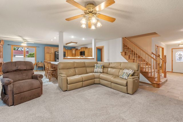 915 Pleasant Hill Drive, De Witt, IA 52472