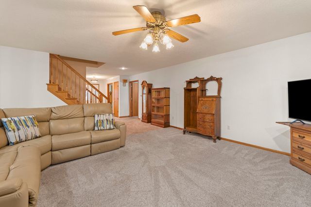 915 Pleasant Hill Drive, De Witt, IA 52472