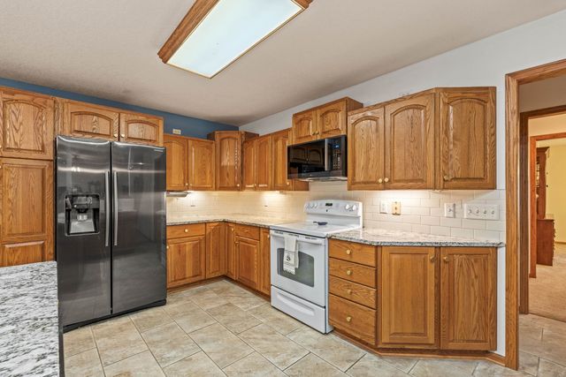 915 Pleasant Hill Drive, De Witt, IA 52472