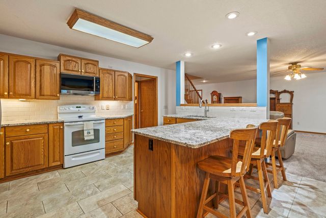 915 Pleasant Hill Drive, De Witt, IA 52472