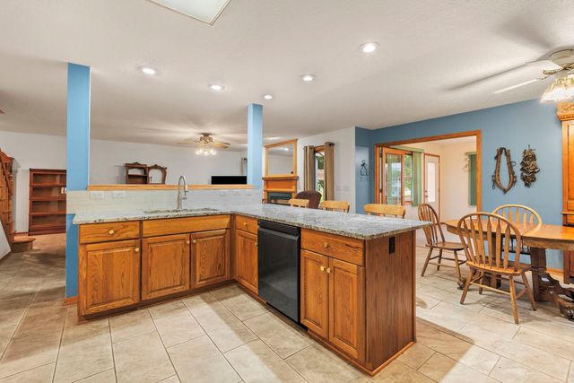 915 Pleasant Hill Drive, De Witt, IA 52472