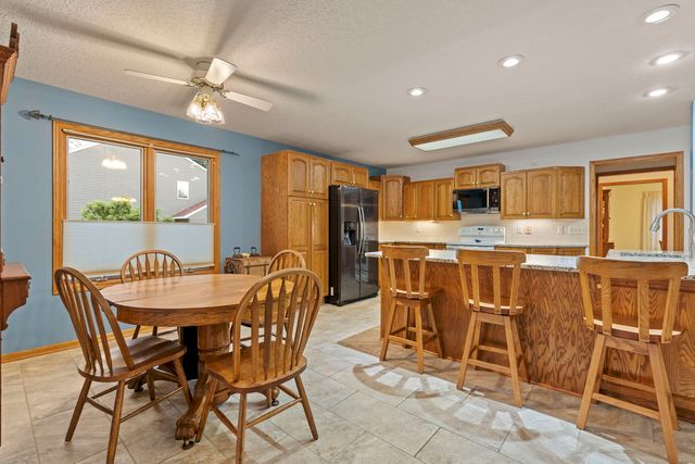 915 Pleasant Hill Drive, De Witt, IA 52472