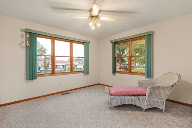 915 Pleasant Hill Drive, De Witt, IA 52472